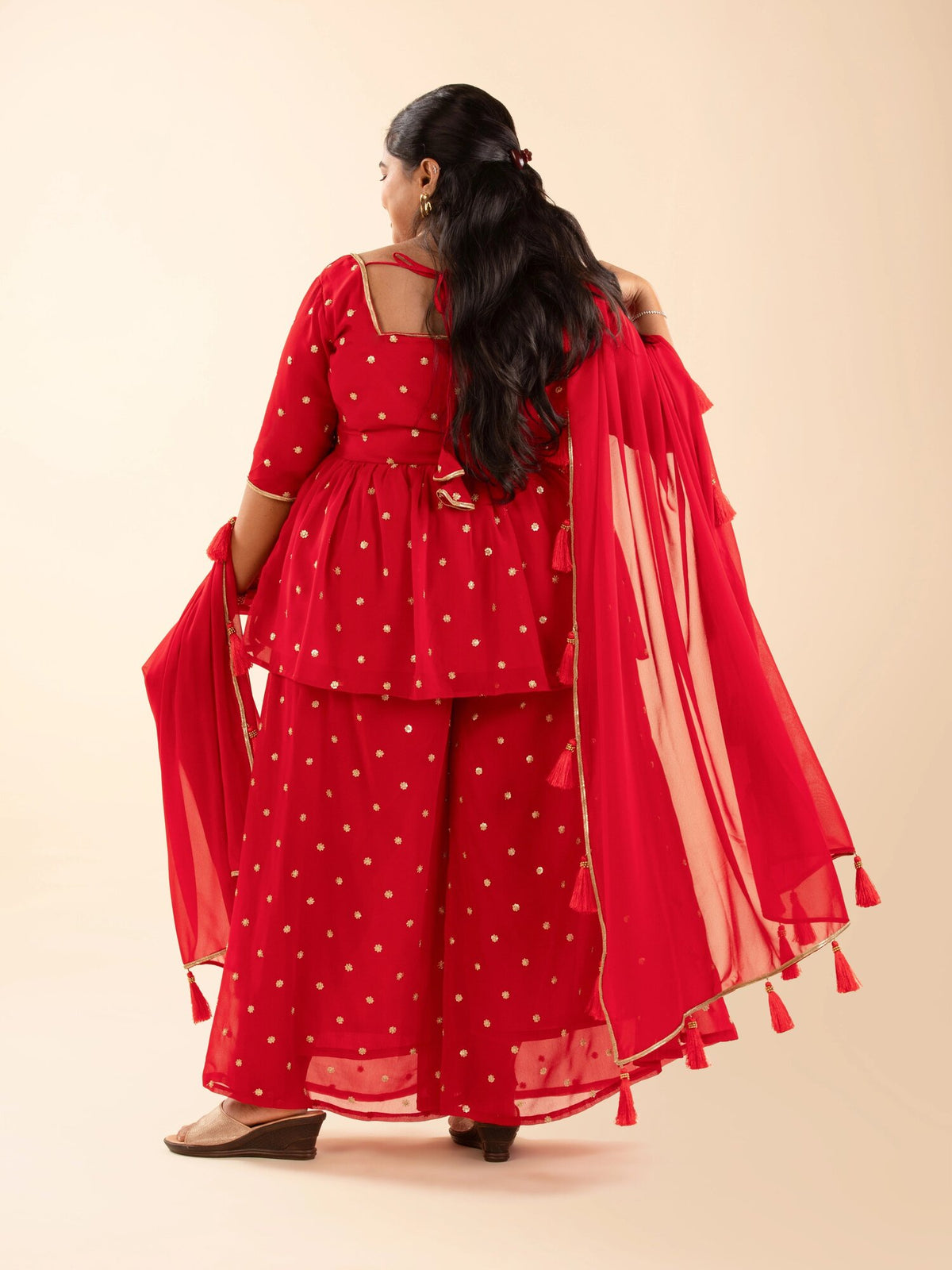The Laal Chunari Gharara Set
